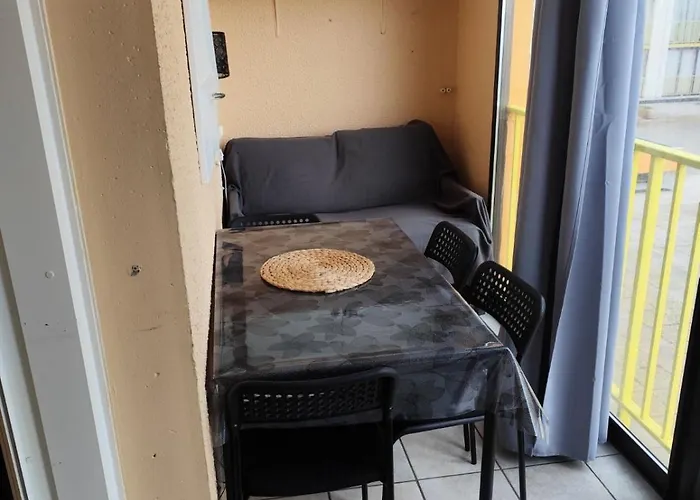 Bord De Et Parking Prive